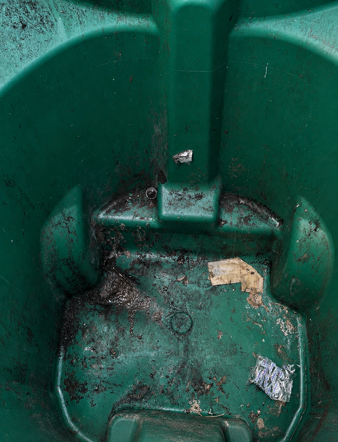 Trash bin before cleaning